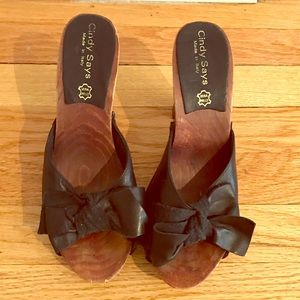 Wooden high heels. Made in Italy